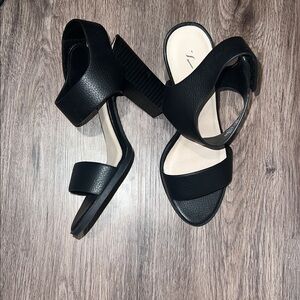 Simply Vera Vera Wang Black Slide Sandals with Beige Insole